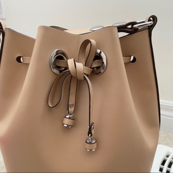 Zara bucket bag - Picture 1 of 3